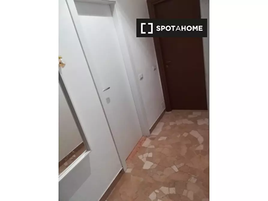 Immagine 11 di Camera condivisa in affitto  in Via Milano a Baranzate
