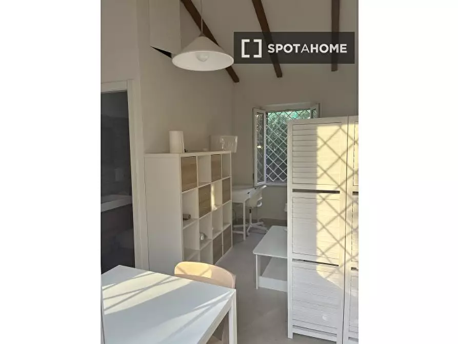 Immagine 2 di Appartamento in affitto  in Via dell'Acqua Felice a Roma