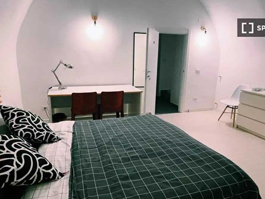 Immagine 5 di Camera condivisa in affitto  in Via Stella a Napoli