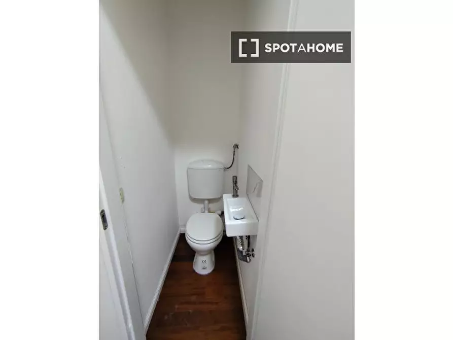 Immagine 17 di Camera condivisa in affitto  in Via Giovanni Brugnoli a Bologna