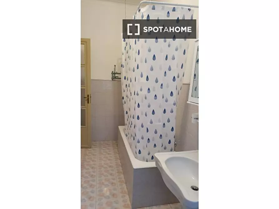 Immagine 19 di Camera condivisa in affitto  in Via Susa a Torino