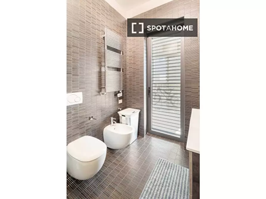 Immagine 2 di Camera condivisa in affitto  in Via di Casal Bertone a Roma