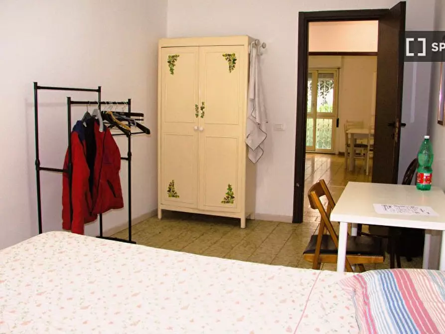 Immagine 7 di Camera condivisa in affitto  in Via Giuseppe de Robertis a Roma