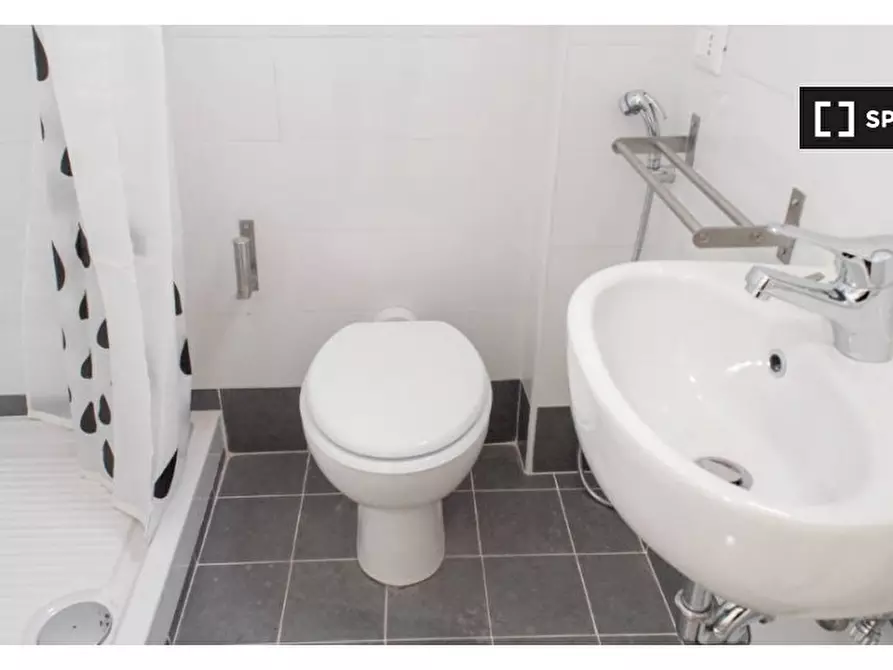 Immagine 5 di Camera condivisa in affitto  in Via Luca Valerio a Roma