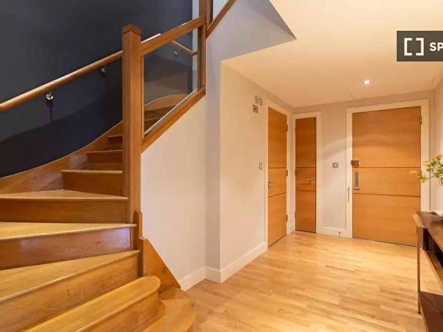 Immagine 18 di Appartamento in affitto  in Lensbury Ave a Hammersmith
