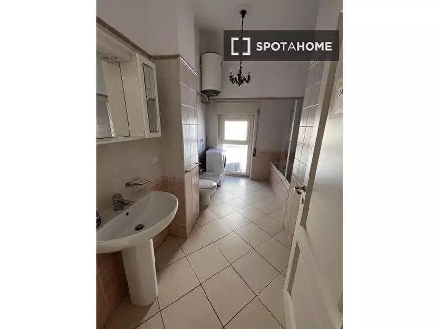 Immagine 6 di Camera condivisa in affitto  in Via Grazia Deledda a Cagliari