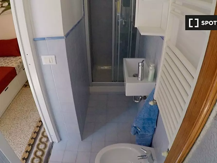 Immagine 11 di Camera condivisa in affitto  in Via Zara a Firenze