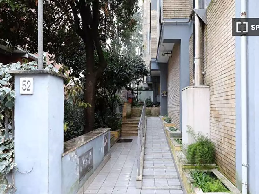 Immagine 14 di Camera condivisa in affitto  in Via dei Giornalisti a Roma