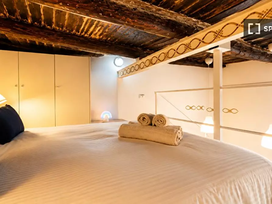 Immagine 1 di Appartamento in affitto  in Vico Teatro Nuovo a Napoli