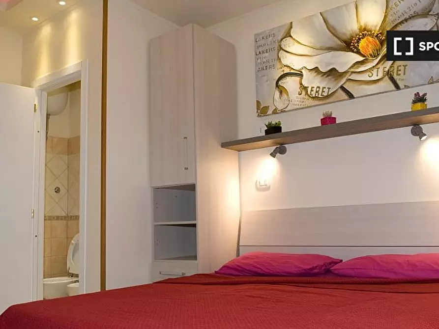 Immagine 9 di Camera condivisa in affitto  in Via Vetulonia a Roma