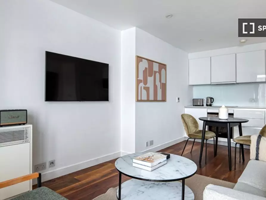 Immagine 3 di Appartamento in affitto  in Newman St a Camden Town