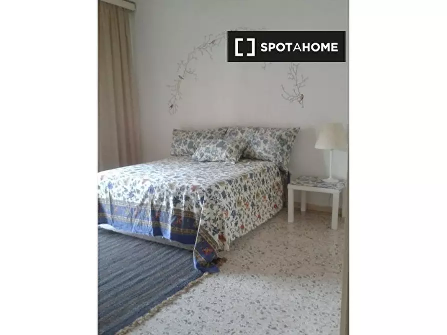 Immagine 1 di Camera condivisa in affitto  in Via Marchese Giuseppe Palmieri a Napoli