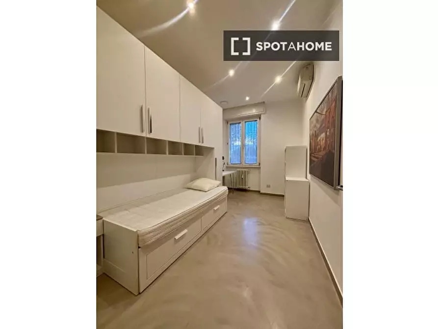 Immagine 16 di Camera condivisa in affitto  in Via Alfonso Capecelatro a Milano