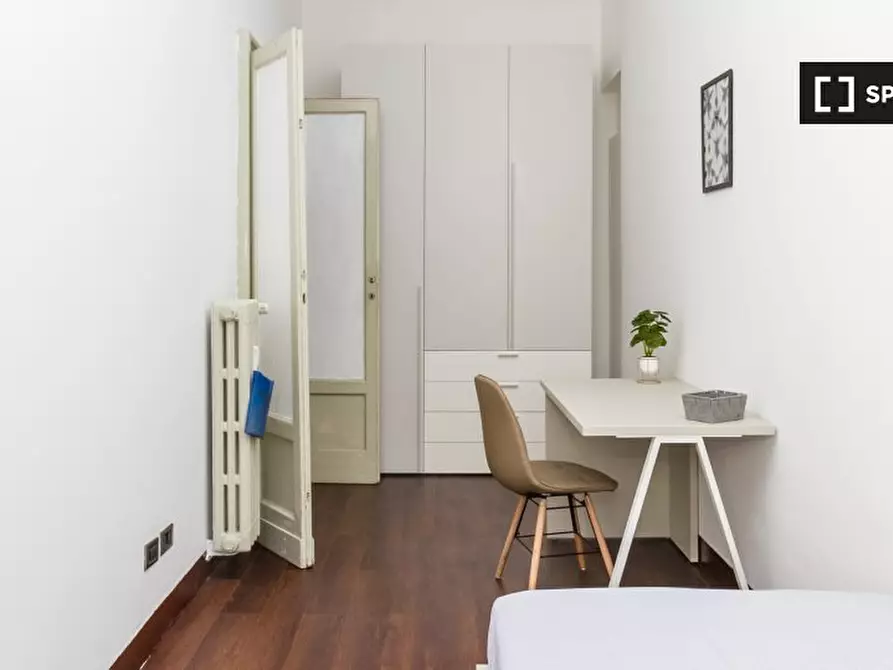 Immagine 2 di Camera condivisa in affitto  in Viale Regina Giovanna a Milano