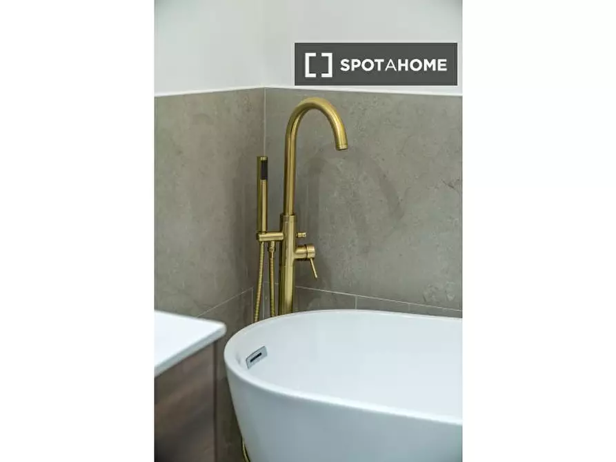 Immagine 17 di Appartamento in affitto  in Hafer Road a Wandsworth