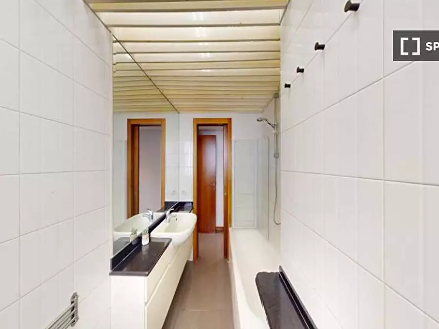 Immagine 13 di Camera condivisa in affitto  in Via Copernico a Milano