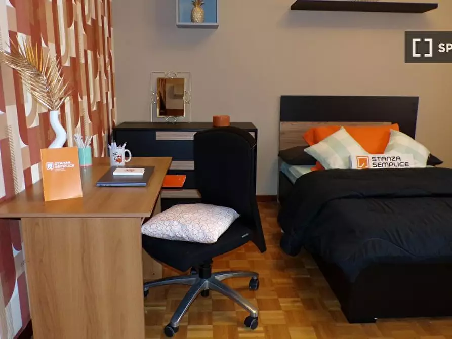 Immagine 2 di Camera condivisa in affitto  in Rodolfo Mondolfo a Bologna