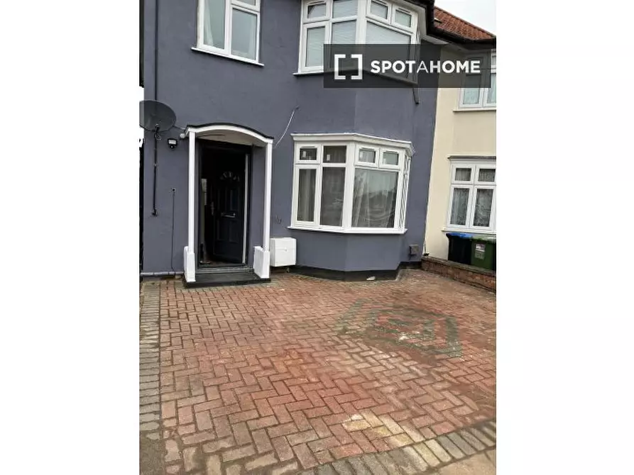 Immagine 2 di Camera condivisa in affitto  in Oakington Manor Dr a Brent