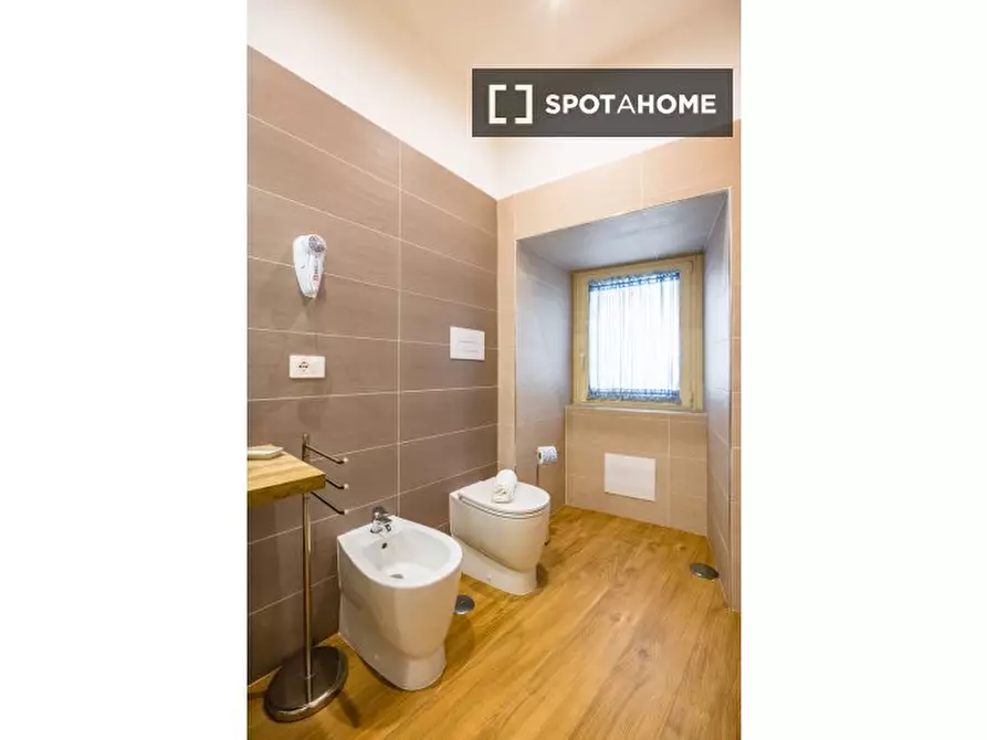 Immagine 14 di Appartamento in affitto  in Via Santa Teresa degli Scalzi a Napoli