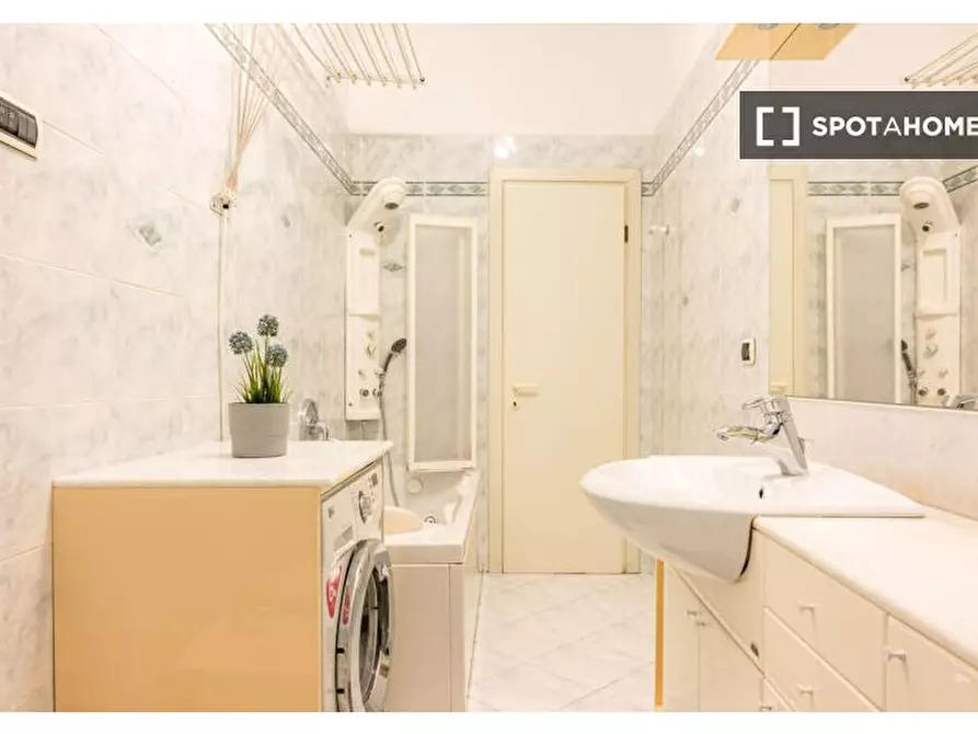 Immagine 17 di Camera condivisa in affitto  in Via Assietta a Milano