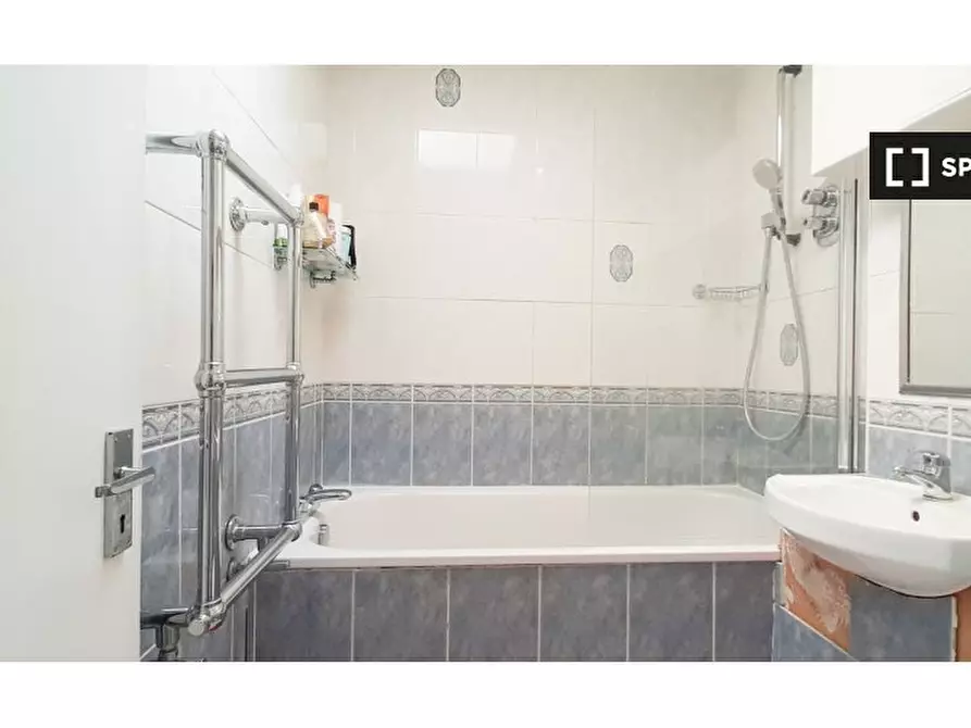 Immagine 8 di Camera condivisa in affitto  in INWORTH WALK a Islington