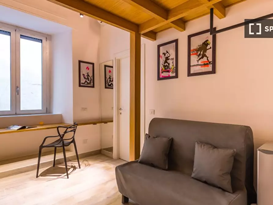 Immagine 1 di Ufficio in affitto  in Via San Nicola dei Caserti a Napoli