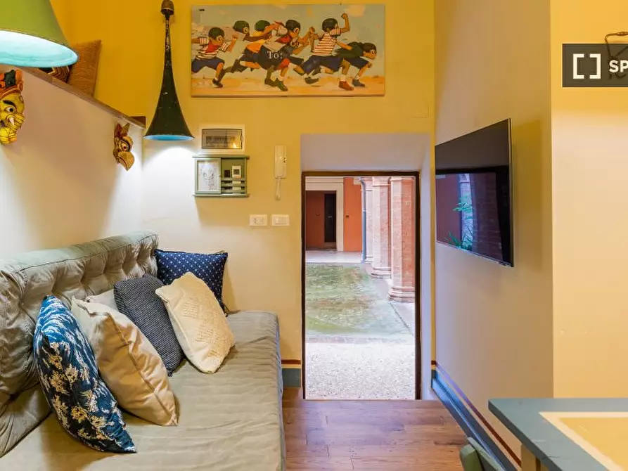 Immagine 15 di Ufficio in affitto  in Via Broccaindosso a Bologna