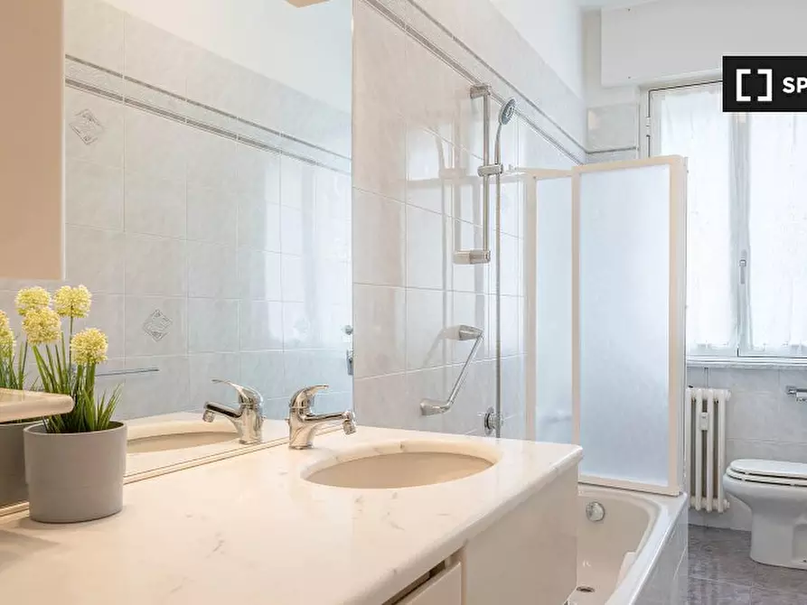 Immagine 16 di Camera condivisa in affitto  in Via Angera a Milano