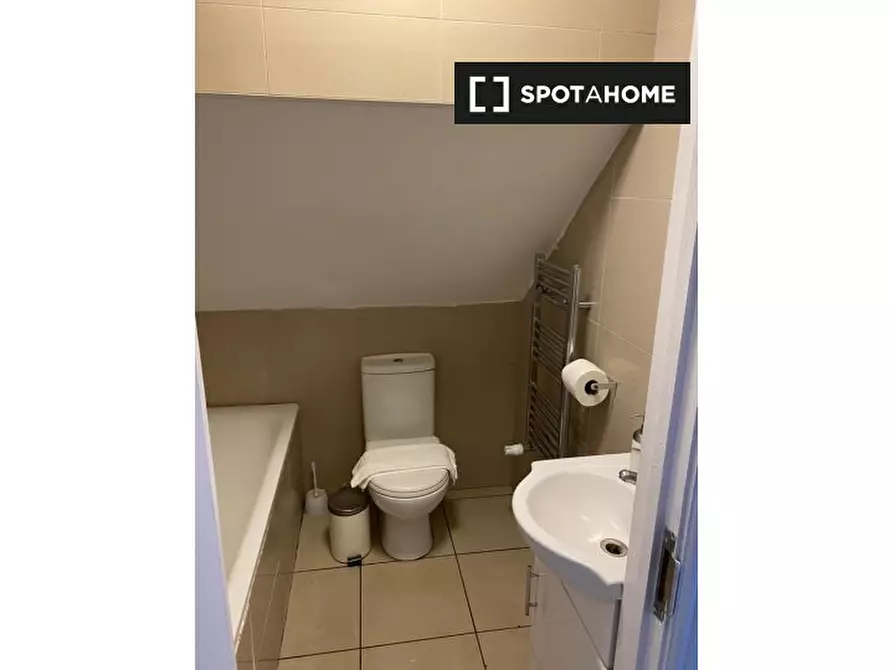 Immagine 5 di Camera condivisa in affitto  in Thirsk Road a Merton