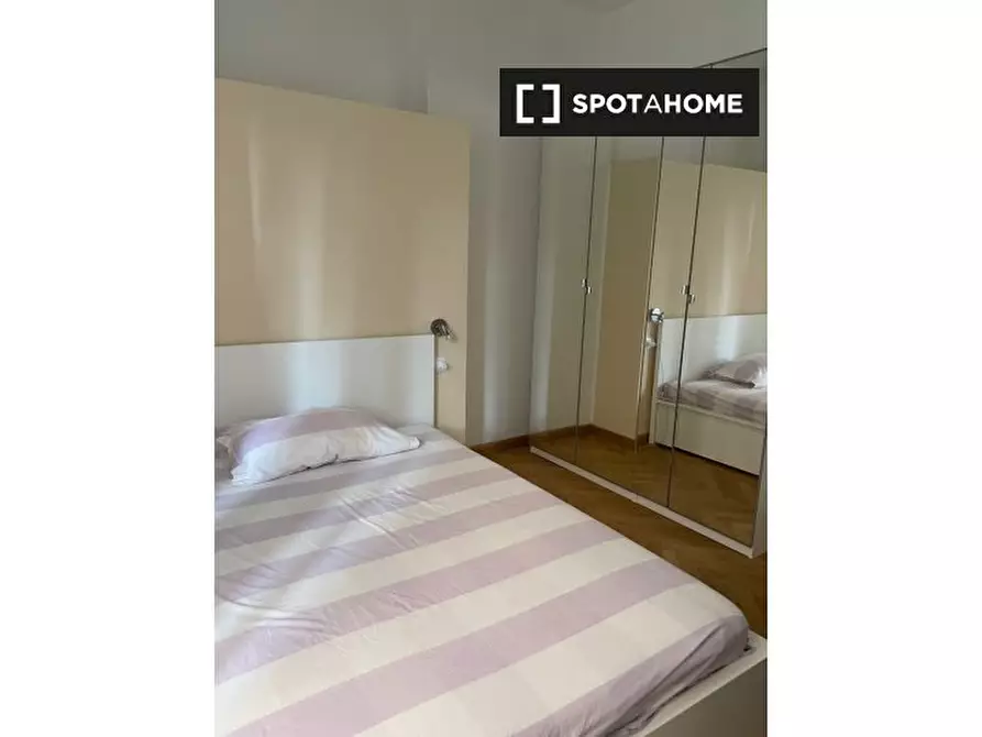 Immagine 2 di Camera condivisa in affitto  in Via Salasco a Milano
