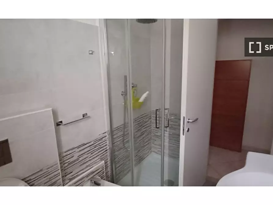 Immagine 4 di Camera condivisa in affitto  in Via Costituzione a Cagliari