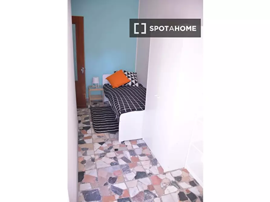 Immagine 14 di Camera condivisa in affitto  in Via is mirrionis a Cagliari