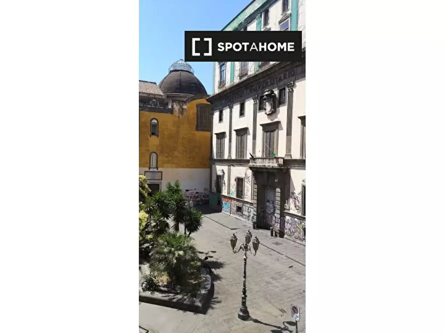 Immagine 1 di Camera condivisa in affitto  in Via Enrico De Marinis a Napoli