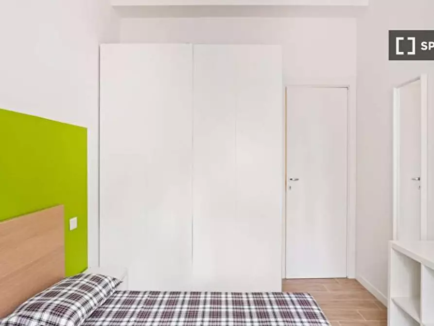 Immagine 2 di Camera condivisa in affitto  in Viale Legioni Romane a Milano