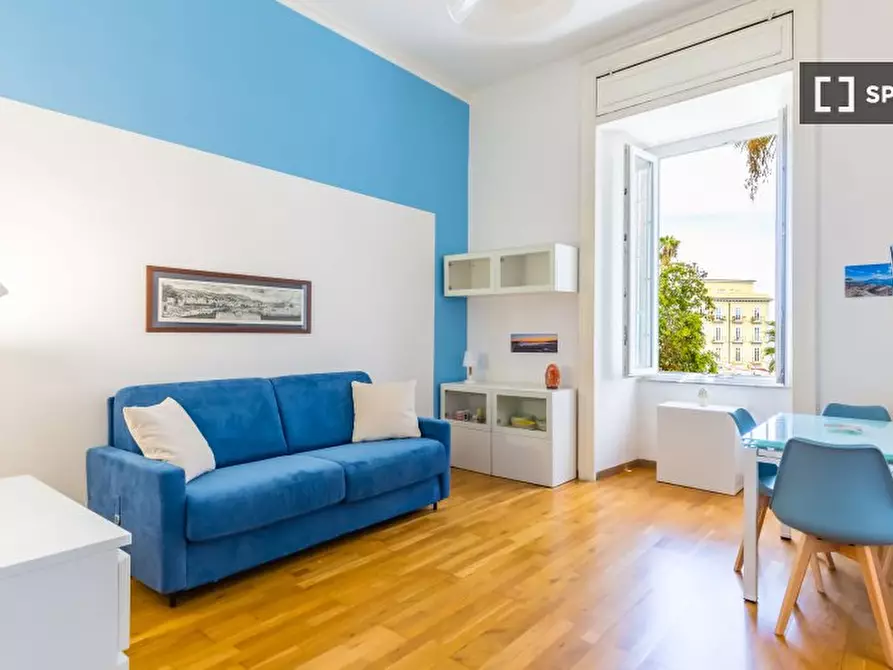 Immagine 1 di Appartamento in affitto  in Piazza San Luigi a Napoli