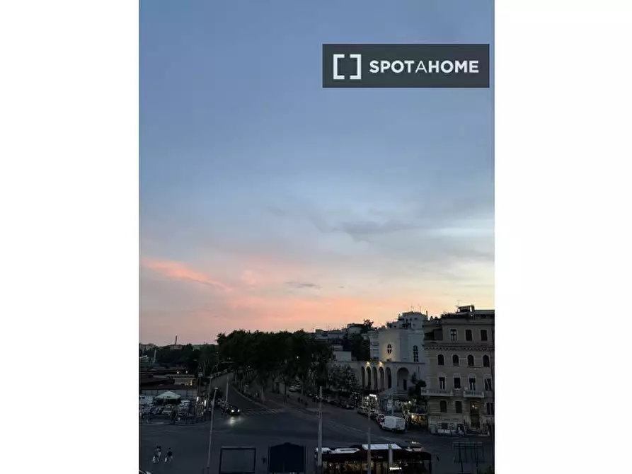 Immagine 12 di Camera condivisa in affitto  in Via Portuense a Roma