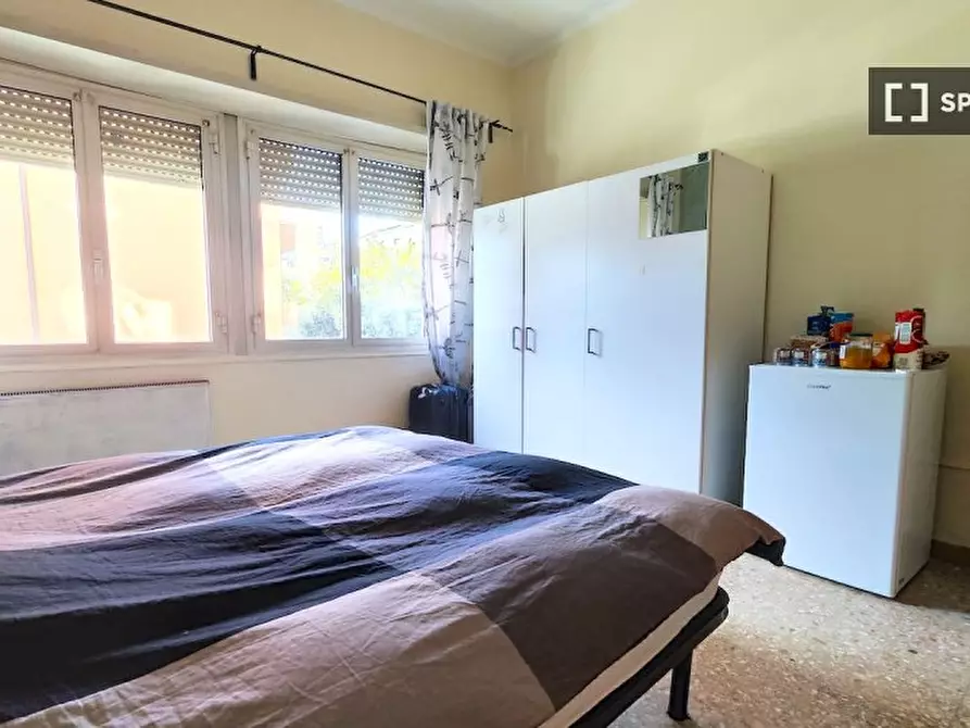 Immagine 2 di Camera condivisa in affitto  in Viale Tirreno, 00141 Roma RM, Italy a Roma