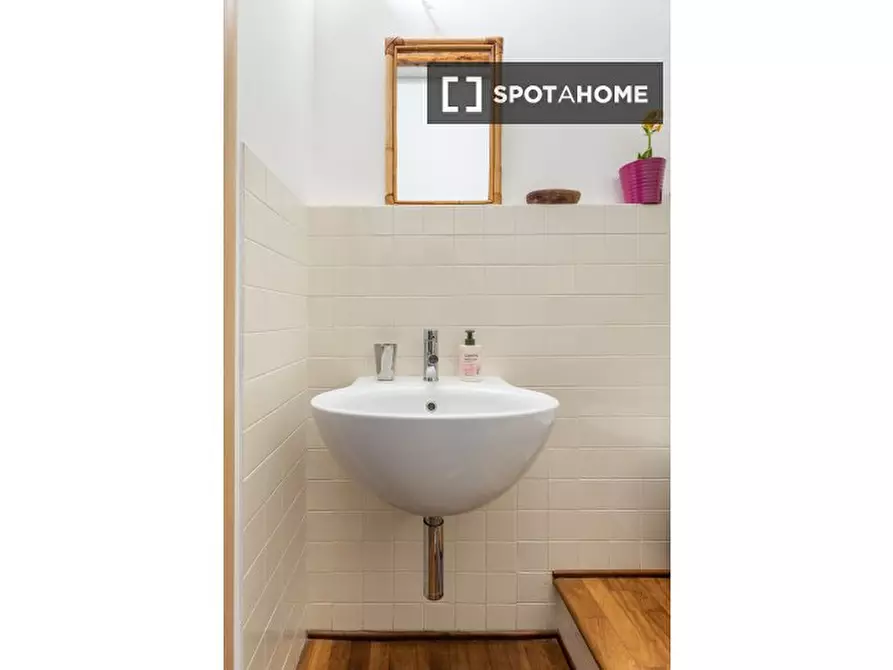 Immagine 13 di Ufficio in affitto  in Via dell'Indipendenza a Bologna