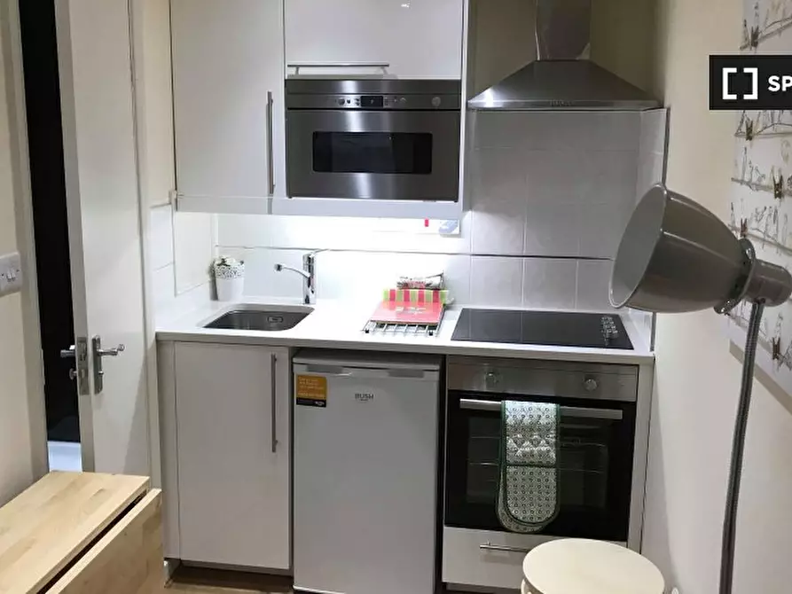 Immagine 4 di Ufficio in affitto  in Apartment a Brent