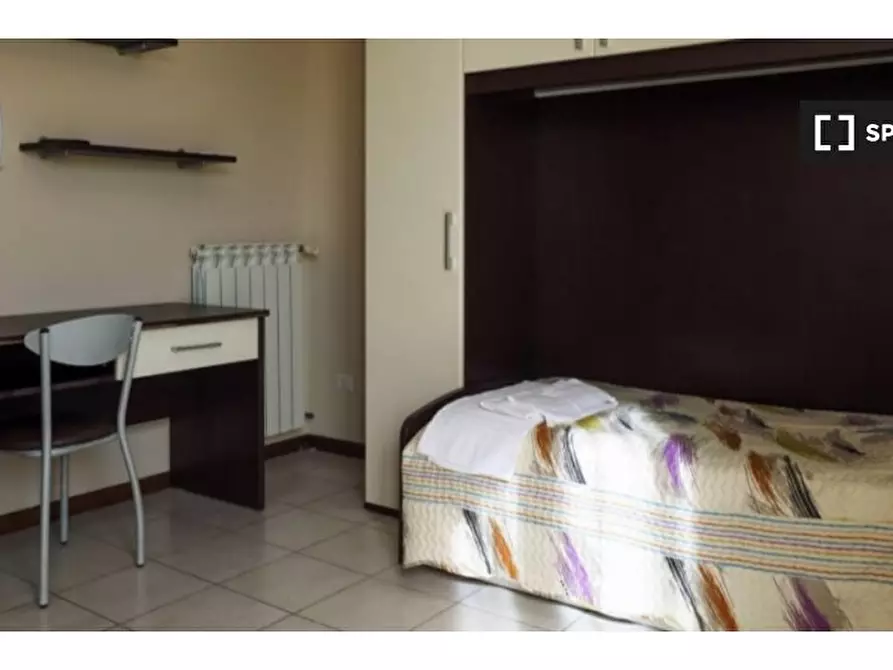 Immagine 1 di Camera condivisa in affitto  in Viale Antonio Gramsci a Sesto San Giovanni