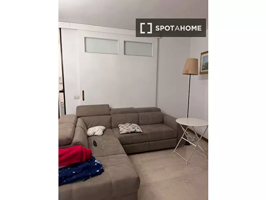 Immagine 10 di Camera condivisa in affitto  in Viale Londra a Roma