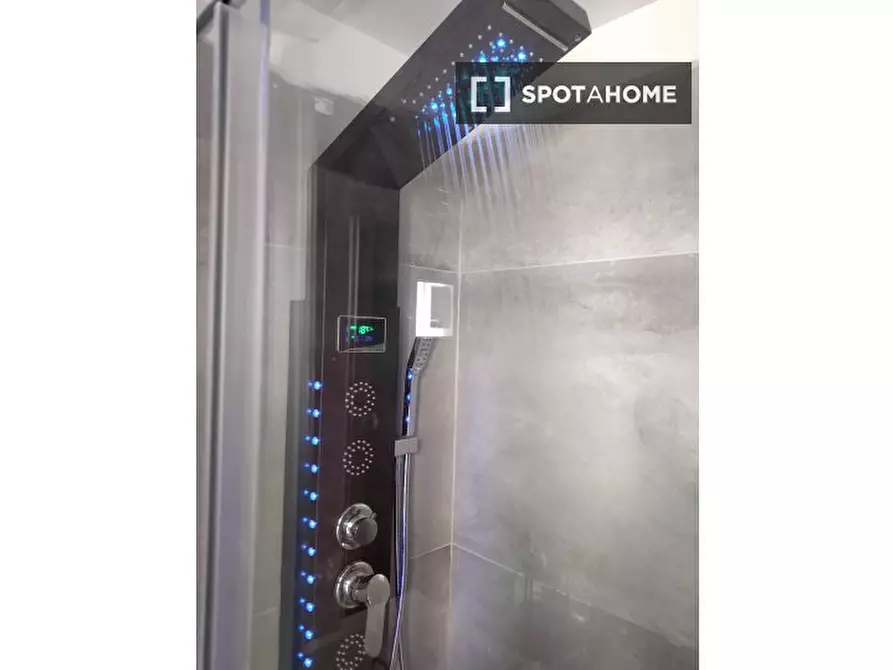 Immagine 14 di Ufficio in affitto  in Corso Svizzera a Torino