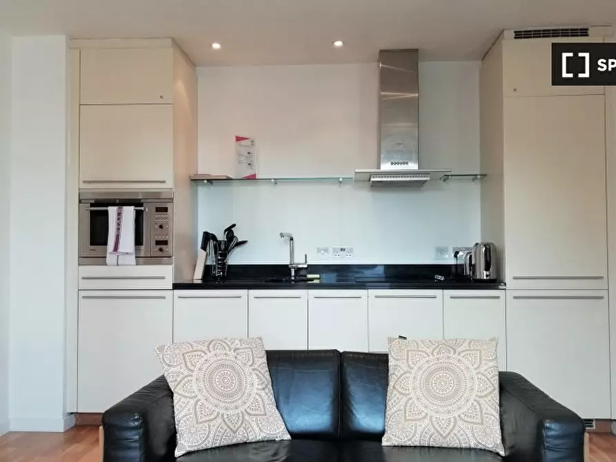 Immagine 3 di Appartamento in affitto  in Hosier Ln a Islington