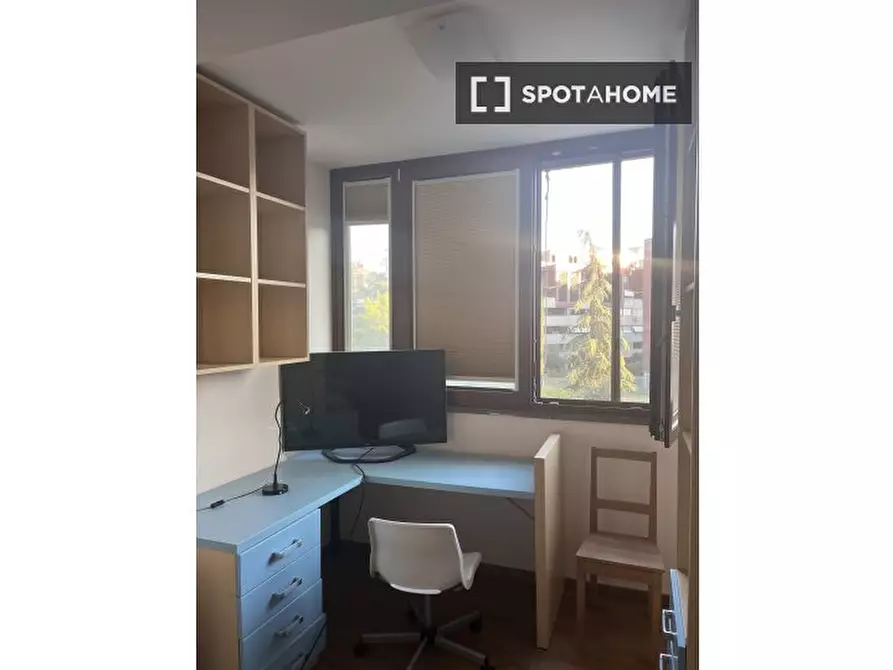 Immagine 3 di Camera condivisa in affitto  in Viale Londra a Roma