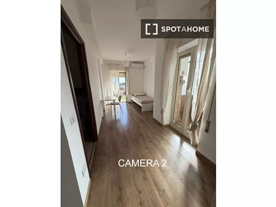 Immagine 4 di Camera condivisa in affitto  in Via Teano a Roma