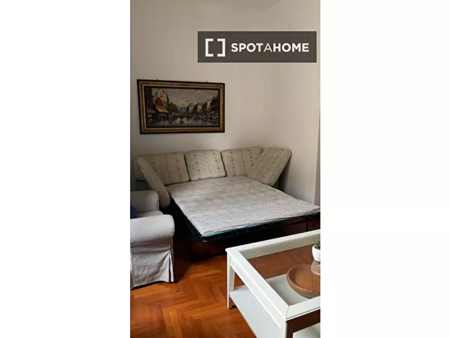 Immagine 1 di Camera condivisa in affitto  in Via Cesare Fracassini a Roma