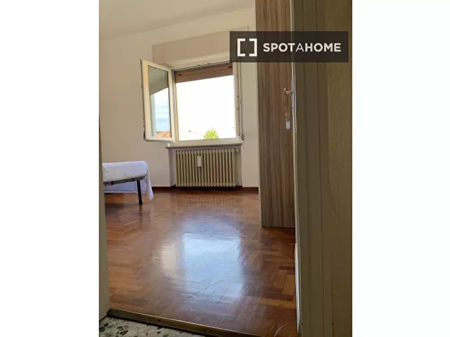 Immagine 4 di Camera condivisa in affitto  in Via G. Deledda a Treviolo