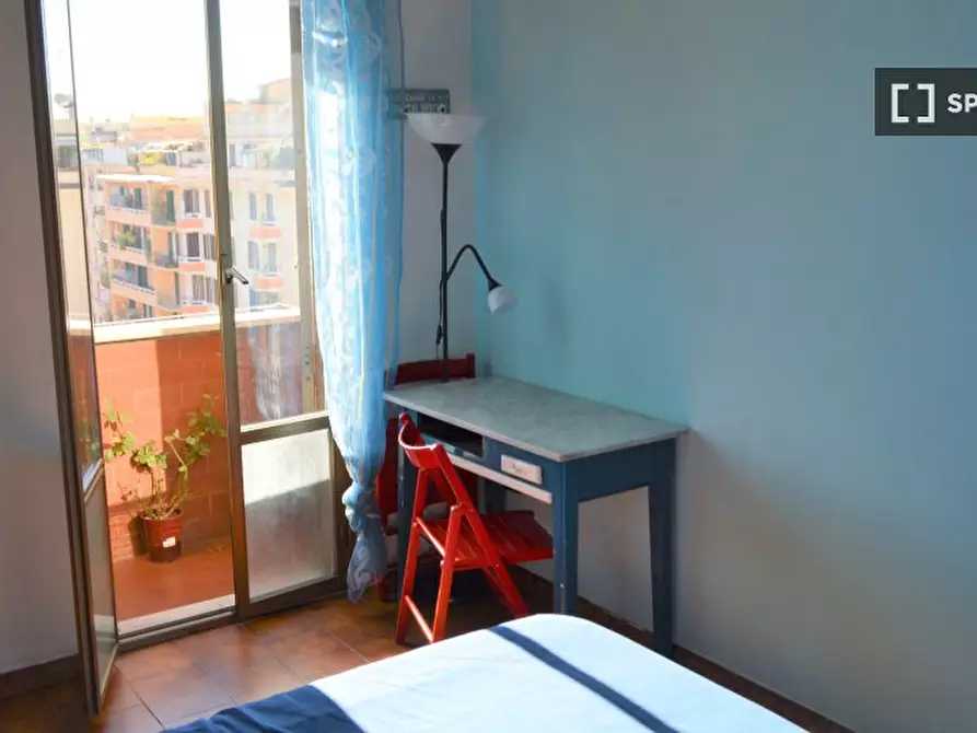 Immagine 4 di Camera condivisa in affitto  in Via Sinuessa a Roma