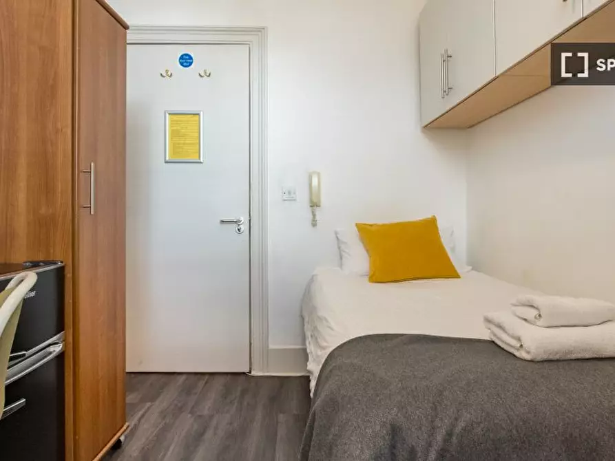 Immagine 2 di Camera condivisa in affitto  in st Floor Apartment a Kensington