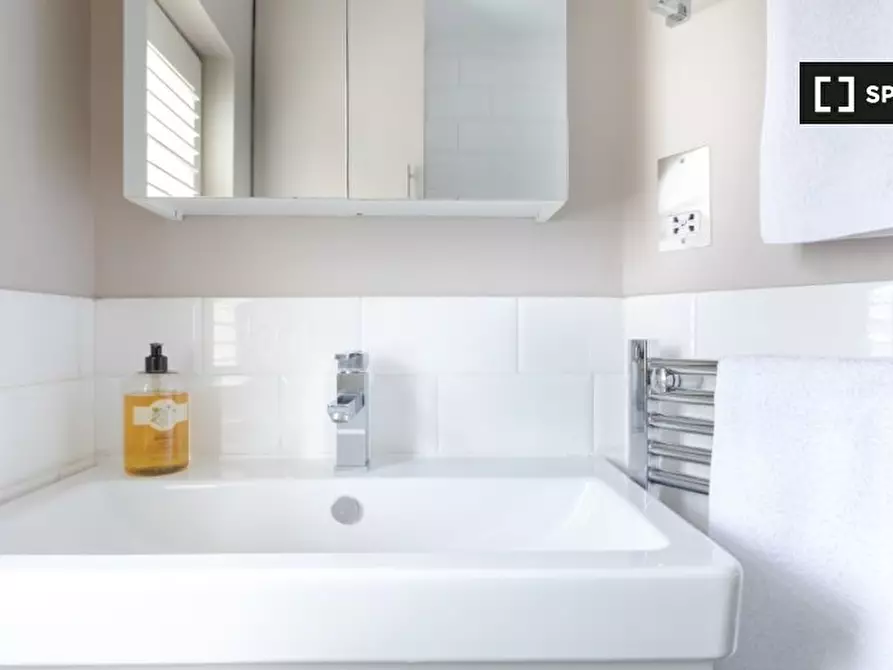 Immagine 9 di Appartamento in affitto  in Neal St a Camden Town